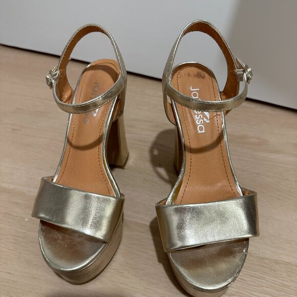 Gold platform heel - Picture 2 of 3